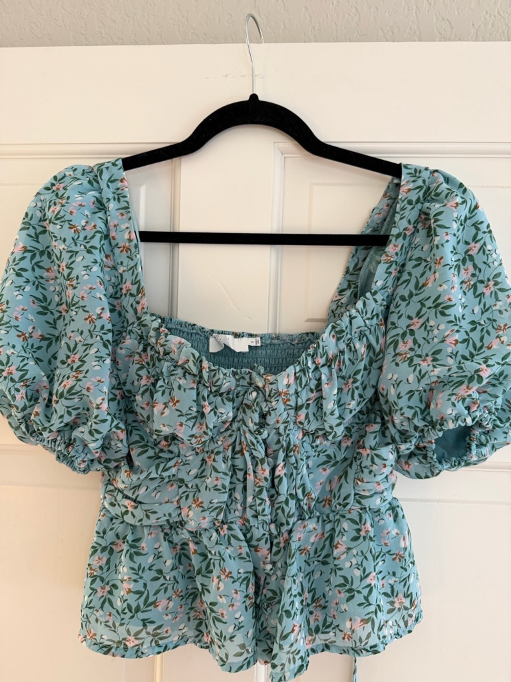 ASTR the Label Floral Puff Sleeve Top